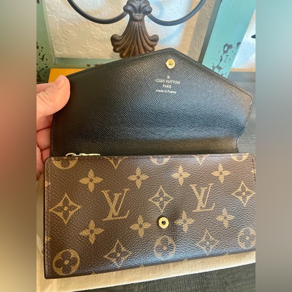 Louis Vuitton Reverse Monogram Sarah Wallet - Picture 8 of 14